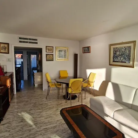 Apartment Front De Sea Front *