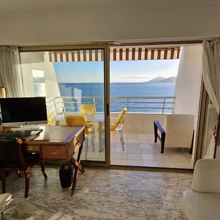 Apartment Front De Sea Front *